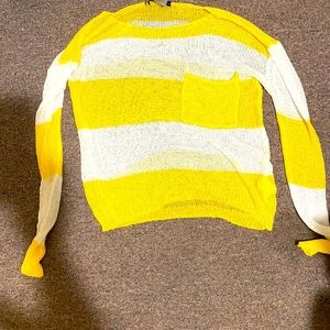West coast wardrobe size med. Lightly knitted sweater.